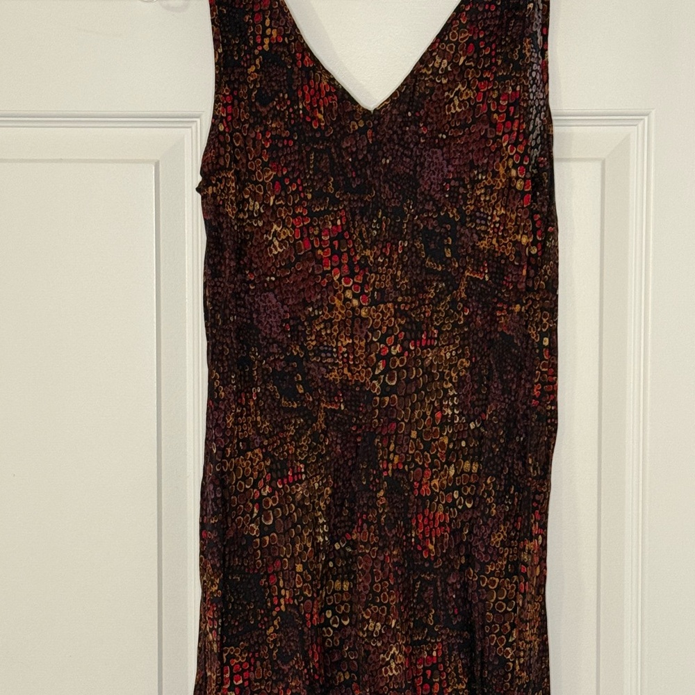 Fun And Flattering Patterned Sleeveless Dress - image 5
